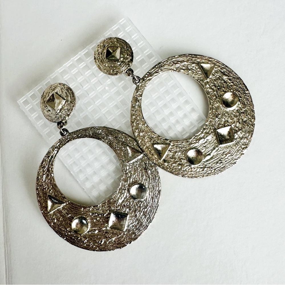 Vintage ART ModeART Silver Statement 1960s Drop Door Knocker Clip Earrings - Picture 4 of 10